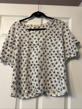 Forever21 White and Black Star-Print Short Sleeve Top